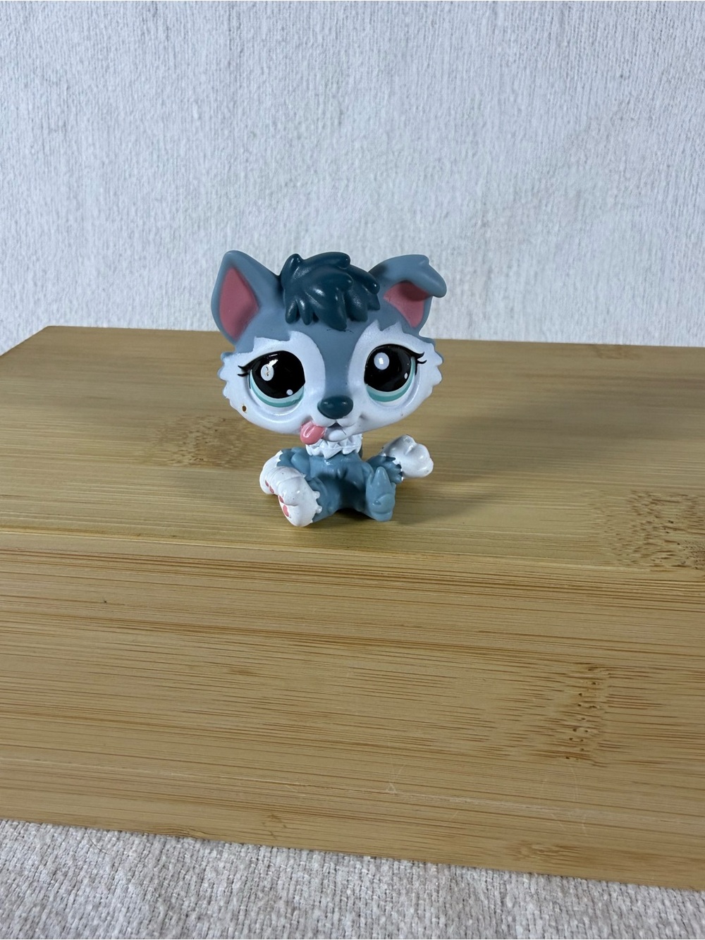 Littlest Pet Shop Gray and White Husky #2036 Puppy Figure